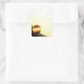 Ein Gasriese, der sehr nah umkreist Quadratischer Aufkleber (Tasche)