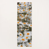 Ein Gebiet der Oxeye Daisies Yogamatte (Rückseite)