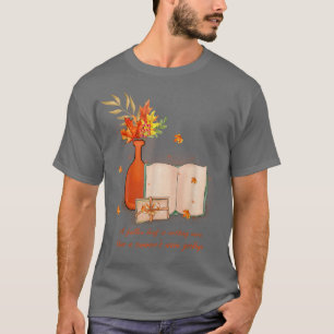 Ein gefallenes Leaf und Bücherregale und Bücherbüc T-Shirt