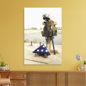 Ein gefallenes Soldatengerät Leinwanddruck (Insitu (Wohnzimmer))