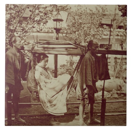 Ein Geisha, der herein einer Sänfte (Sepia-, Fliese (Vorderseite)