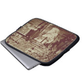 Ein Geisha, der herein einer Sänfte (Sepia-, Laptopschutzhülle (Vorne Knopf)