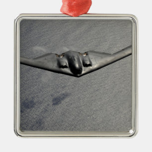 Ein Geist B-2 fliegt über den Pazifischen Ozean Silbernes Ornament