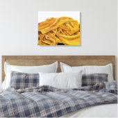 Ein gelber Schal Leinwanddruck (Insitu (Schlafzimmer))