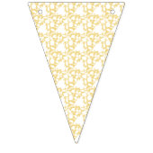 Ein gelber Teppich mit einem sich wiederholenden M Wimpelkette (Erste Fahne)