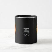 Ein Gemälde der Sonne im Weltraum Tasse (Zentrum)