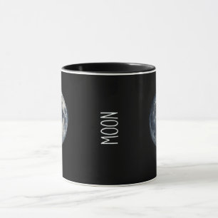 Ein Gemälde des Mondes im Weltraum Tasse