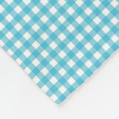 Ein gemusterter Stoff mit blau-weißem Gingham-Must Fleecedecke (Ecke)
