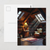 Ein gemütlicher, mit Büchern gefüllter Dachbodenra Postkarte (Vorne/Hinten)