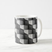 Ein Gesicht der "Vier-Seiten-Pyramide" Skulptur in Kaffeetasse (VorderseiteRechts)
