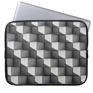 Ein Gesicht der "Vier-Seiten-Pyramide" Skulptur in Laptopschutzhülle