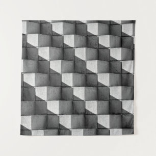 Ein Gesicht der "Vier-Seiten-Pyramide" Skulptur in Wandteppich