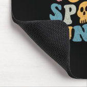 Ein gespitztes Onkel Groovy Halloween-Kostüm Mousepad (Ecke)