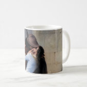 Ein gestohlener Moment: Ein Kuss durch das Zeitalt Kaffeetasse (VorderseiteRechts)