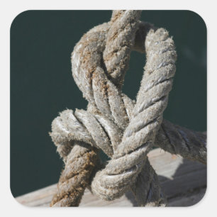 Ein getierter Knoten auf einem Jetty Portugal Quadratischer Aufkleber