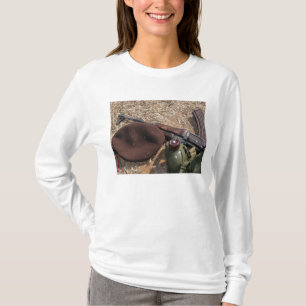 Ein Gewehr, Militär bedecken und Kantine T-Shirt
