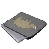 Ein gezeichnetes Nashorn. Laptopschutzhülle (Vorne Knopf)