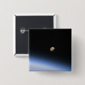 Ein giftiger Mond über der Erdatmosphäre 2 Button (Vorne & Hinten)