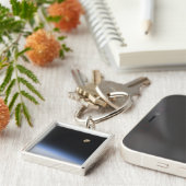 Ein giftiger Mond über der Erdatmosphäre Schlüsselanhänger (Seite)