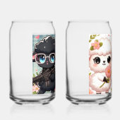 Ein Glas mit hübschem Design (Rechts)