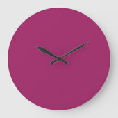 Ein glatter, lila Hintergrund mit einem scharfen w Große Wanduhr (Vorderseite)