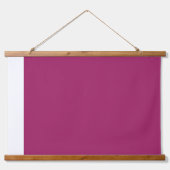 Ein glatter, lila Hintergrund mit einem scharfen w Wandteppich Mit Holzrahmen (Vorderseite)