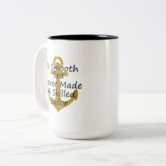Ein glattes Meer machte nie erfahrenen Seemann Zweifarbige Tasse (Vorderseite Links)