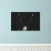 Ein Globemaster III der C-17 sitzt in einem Hangar Leinwanddruck (Insitu (Holzboden))