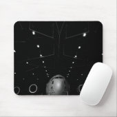 Ein Globemaster III der C-17 sitzt in einem Hangar Mousepad (Mit Mouse)