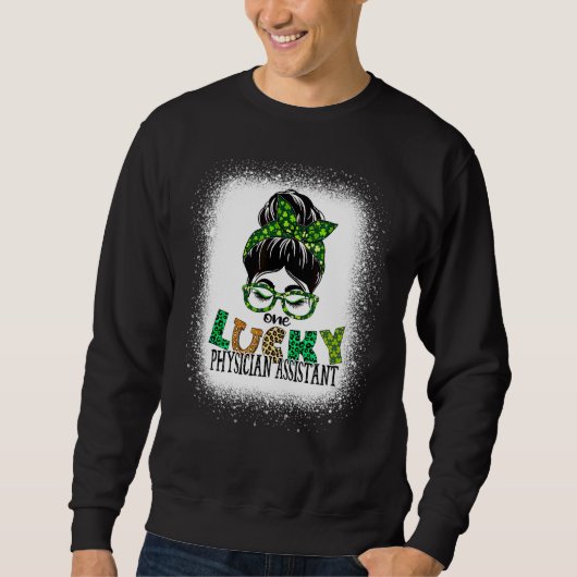 Ein glücklicher Arztassistent brach St Patricks au Sweatshirt (Vorderseite)