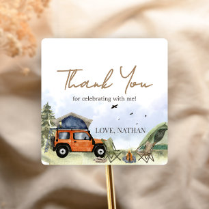 Ein glücklicher Camper Camping-Junge Geburtstag Quadratischer Aufkleber