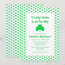 Ein glücklicher Charm ist auf dem Weg zur Babydusc