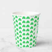 Ein glücklicher Charm ist unterwegs Pappbecher (Rechts)