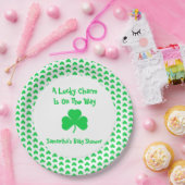 Ein glücklicher Charm ist unterwegs Pappteller (Party)