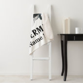 Ein glücklicher Fischer, der ein Paar Fische zusam Sherpadecke (Beispiel)