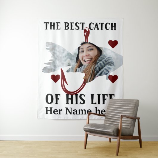 Ein glücklicher Fischer, der ein Paar Fische zusam Wandteppich (Beispiel)