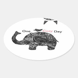 Ein glücklicher, gemütlicher Tag eines Elefanten Ovaler Aufkleber