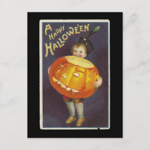 Ein glücklicher Halloween-Junge mit großer Kürbis- Postkarte