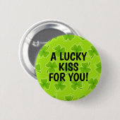 Ein glücklicher Kuss für Ihr grünes Kleeblatt Button (Vorne & Hinten)