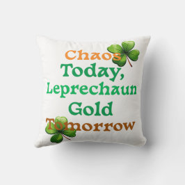 Ein glücklicher Lehrer verbreitet Wissen und Glück Kissen