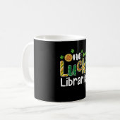 Ein glücklicher Librarian School St. Patrick's Day Kaffeetasse (Vorderseite Links)