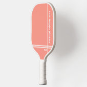 Ein glücklicher Pickler Pink weiße Initialen Funny Pickleball Schläger (Links)