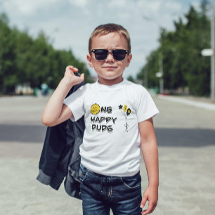 Ein glücklicher Typ Gelbes Lächeln Erster Geburtst Baby T-shirt