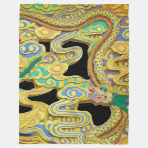 Ein Goldener Drache steht Wächter am Stadttor Fleecedecke