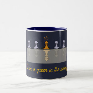 Ein goldener Pflaster, der als Königin bestimmt is Zweifarbige Tasse