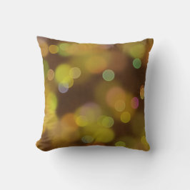 Ein goldenes Weihnachtsmuster auf brauner Akzent P Kissen