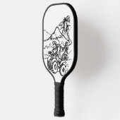 Ein Golfer, der mit seinem Vierrad Golf spielt Pickleball Schläger (Links)