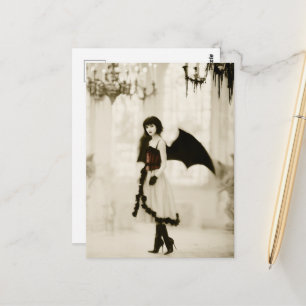 Ein gotischer Engel mit Fledermausflügeln Postkarte