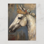 Ein graues Pferd mit einer Blumenkrone Postkarte (Vorderseite)