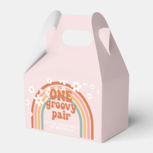 Ein groovy Paar Gänseblümchen Regenbogen 1. Geburt Geschenkschachtel